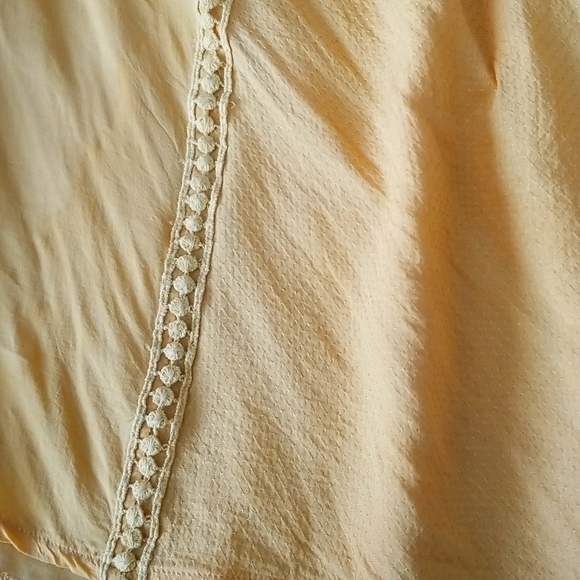 Golden yellow crochet halter top - Picture 4 of 9